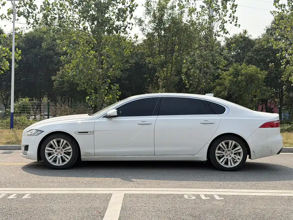 Jaguar XFL — миниатюра 11