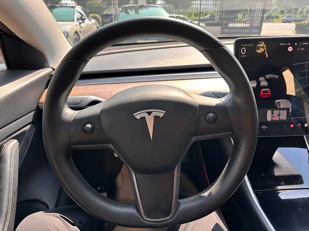 Tesla Model 3 — миниатюра 4
