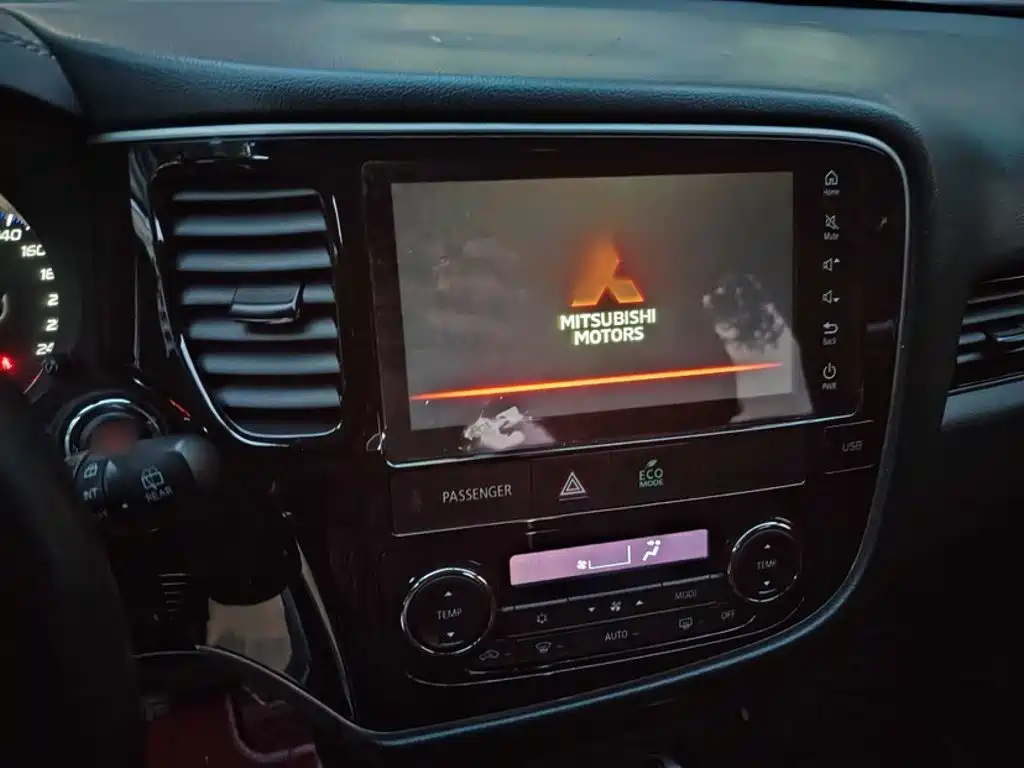 Mitsubishi Outlander — миниатюра 16
