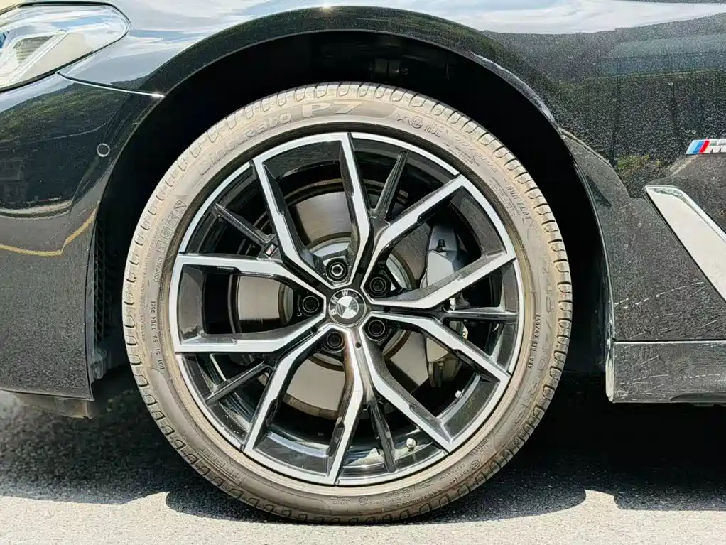 BMW 5 Series — миниатюра 7