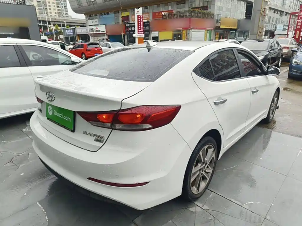Hyundai Elantra — миниатюра 7