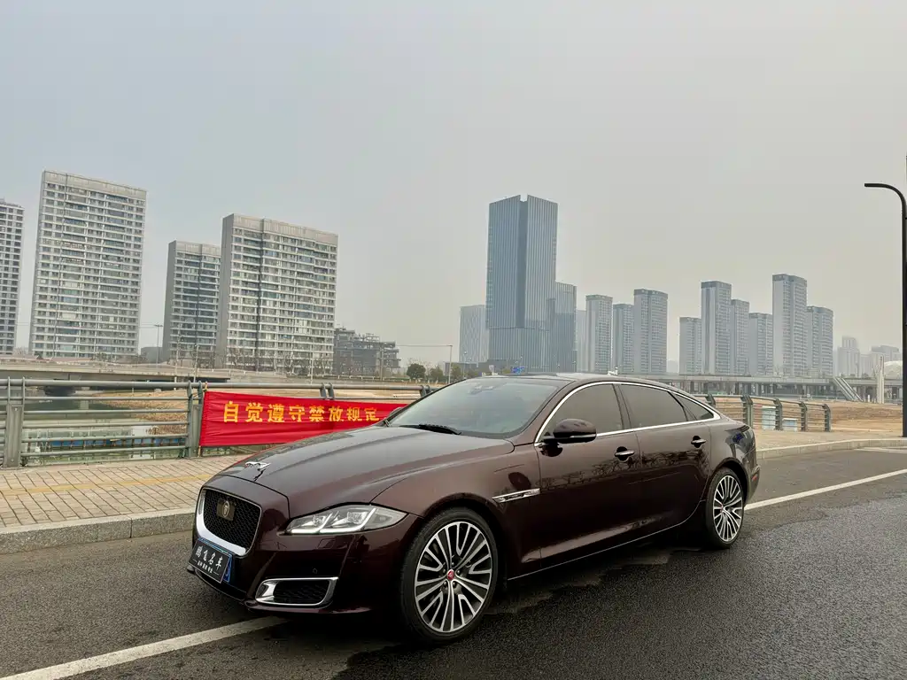 JAGUAR XJ