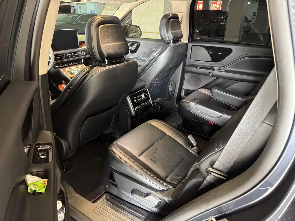 Lincoln Aviator — миниатюра 6