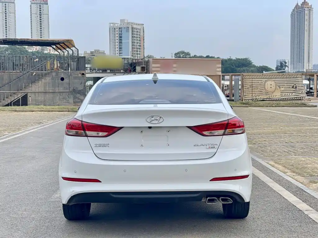 Hyundai Elantra — миниатюра 6
