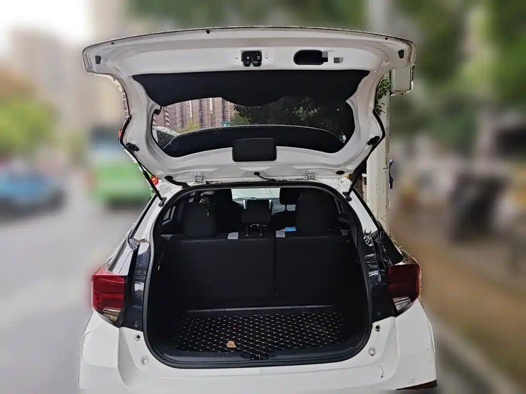 Toyota Yaris L — миниатюра 15