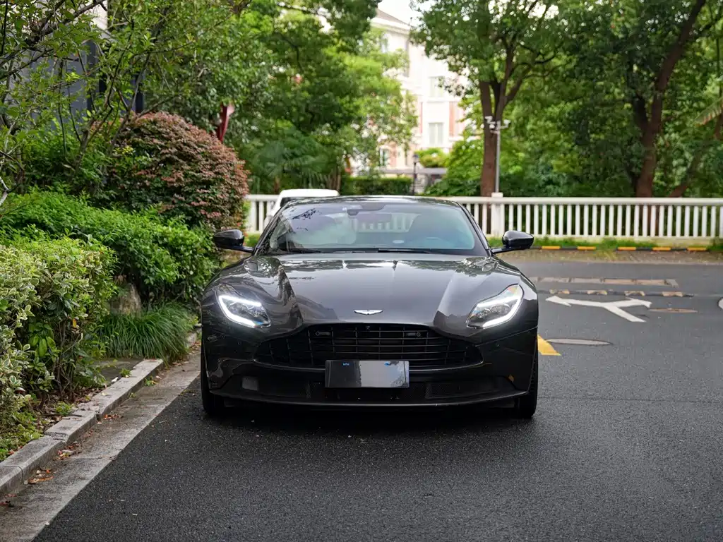 Aston Martin DB11 — миниатюра 3