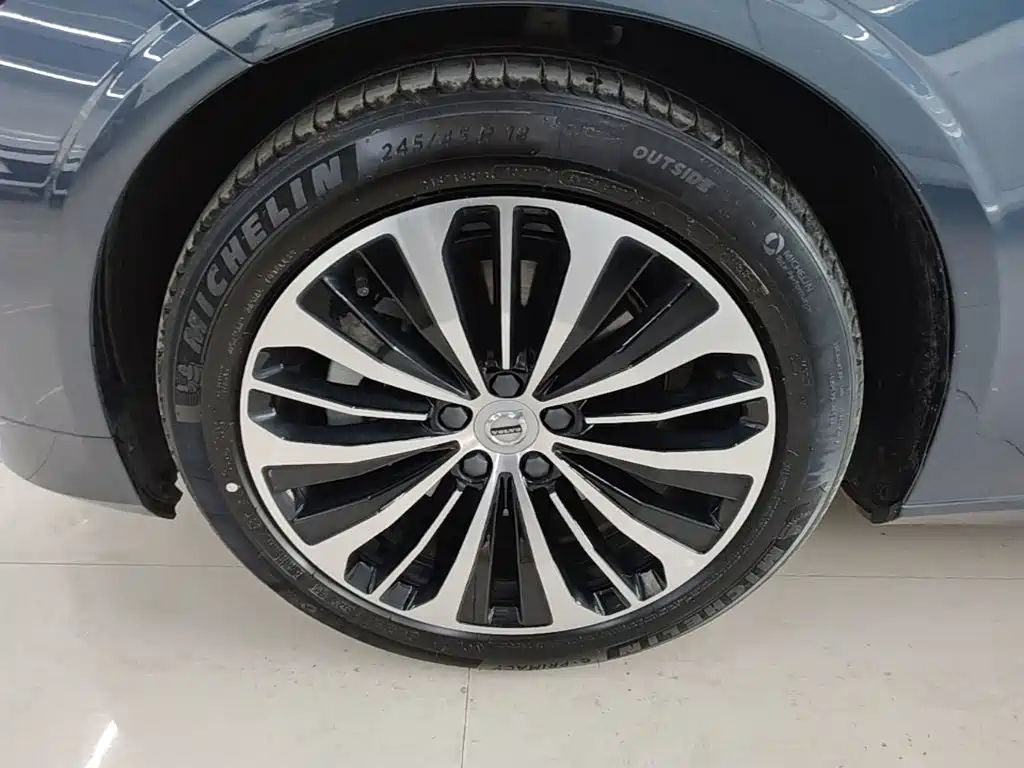 Volvo S90 — миниатюра 23
