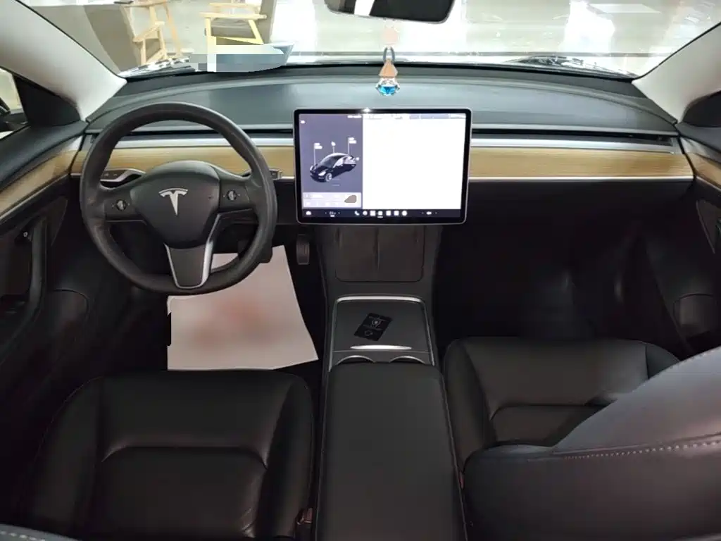 Tesla Model 3 — миниатюра 10