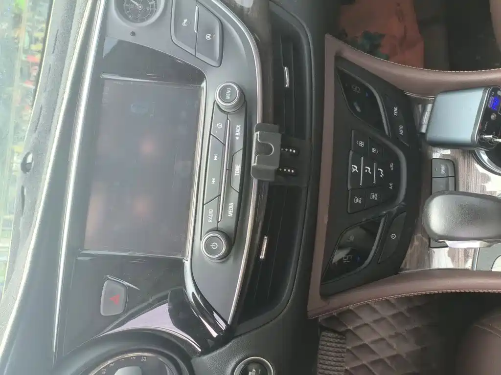 Buick Envision Plus — миниатюра 6