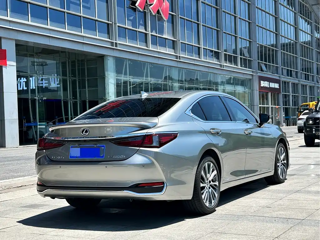 Lexus ES 2020 300h Premium
