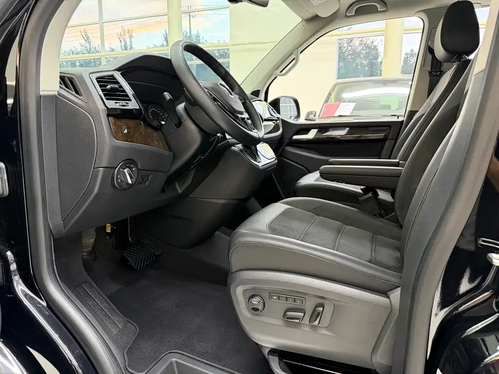 Volkswagen Multivan — миниатюра 7
