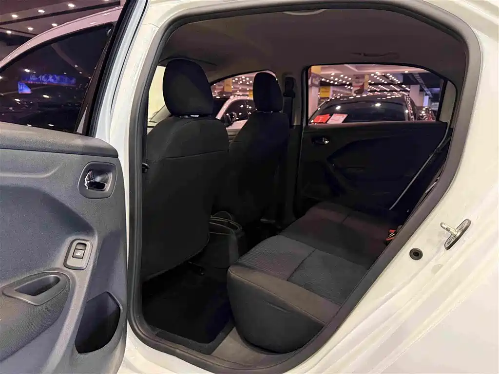 Citroen Elysee — миниатюра 5