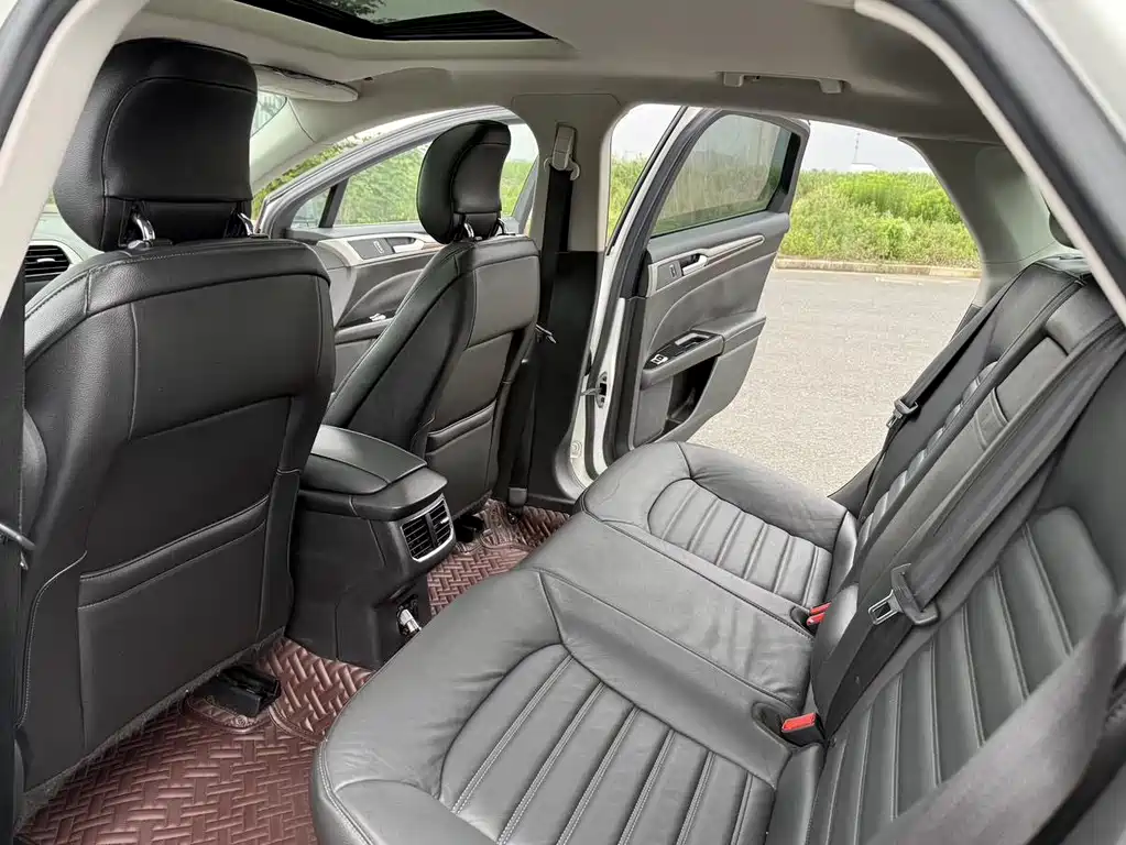 Ford Mondeo — миниатюра 7