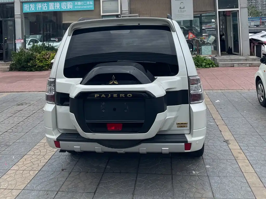 Mitsubishi V97 2018 3.8L AT