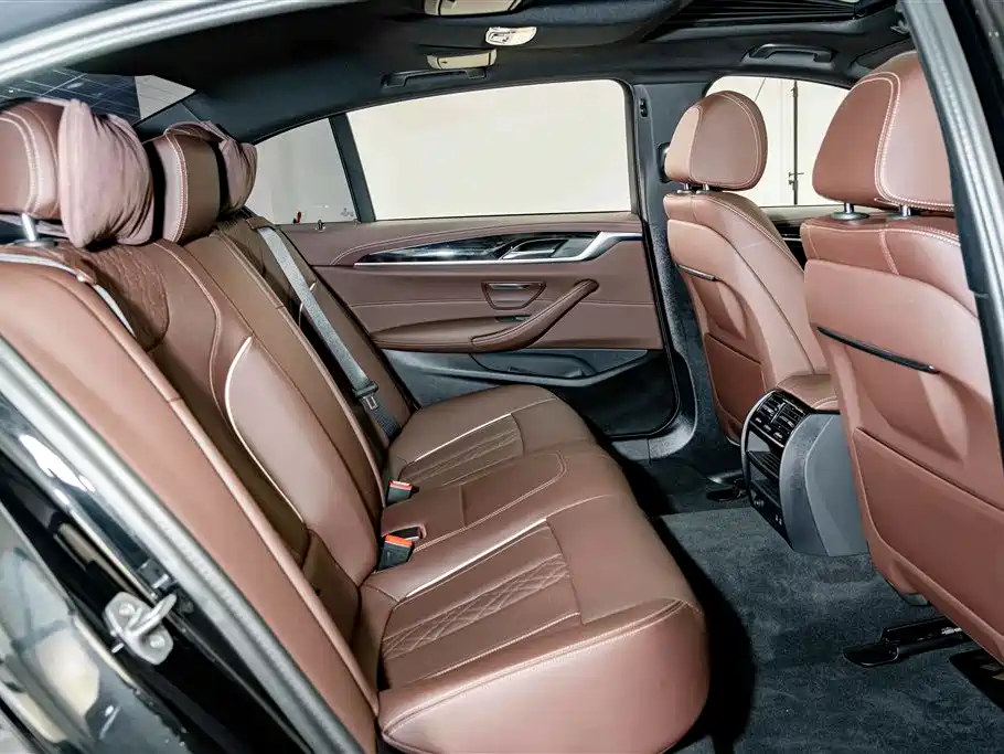 BMW 5 Series — миниатюра 20