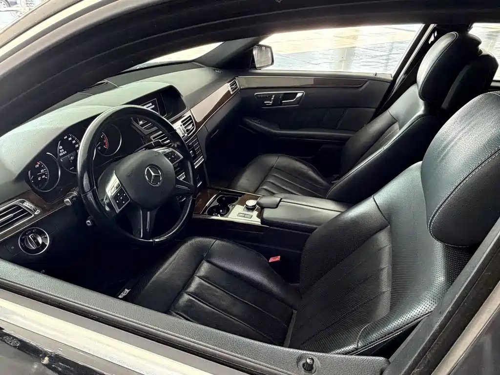 Mercedes-Benz E-Class — миниатюра 4