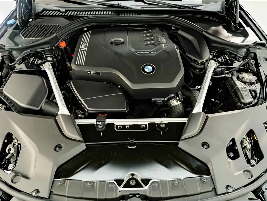 BMW 5 Series — миниатюра 24