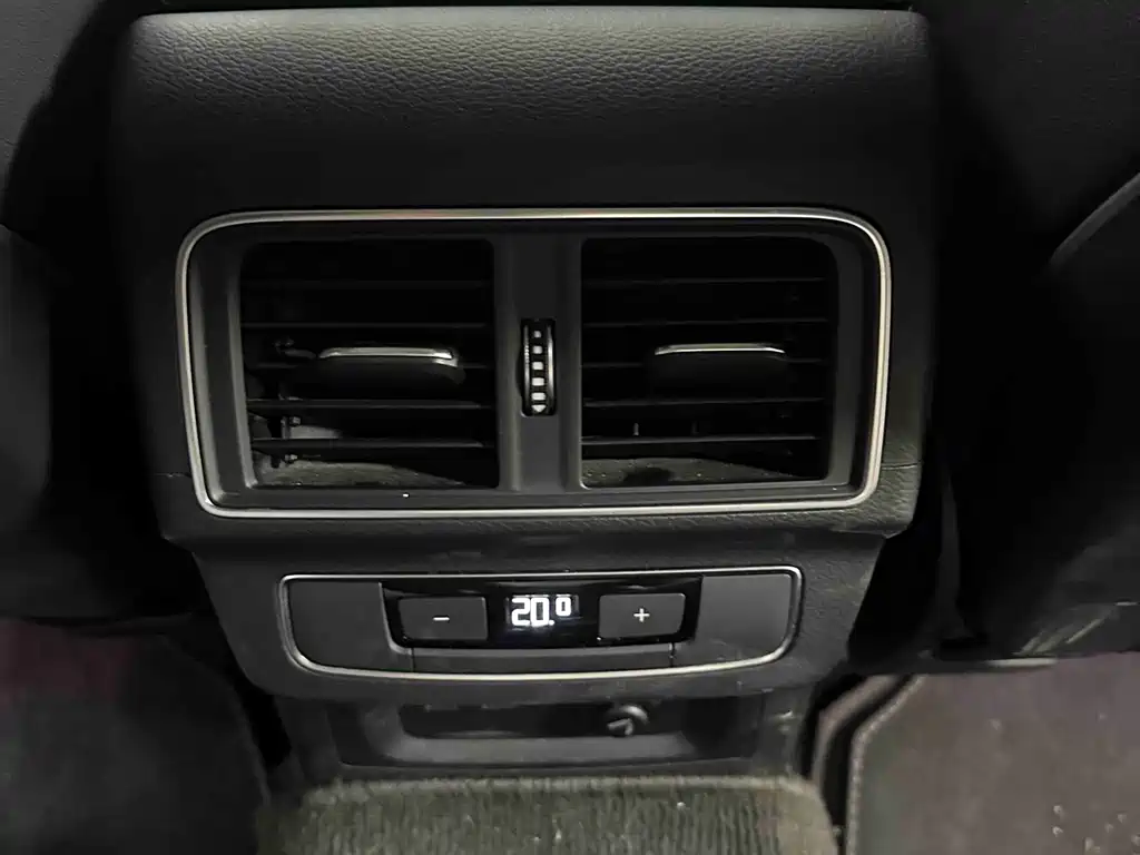 Audi Q5L Sportback — миниатюра 19