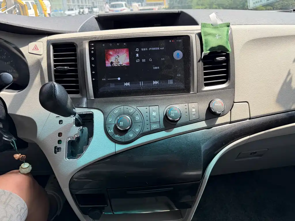 Toyota Sienna — миниатюра 20