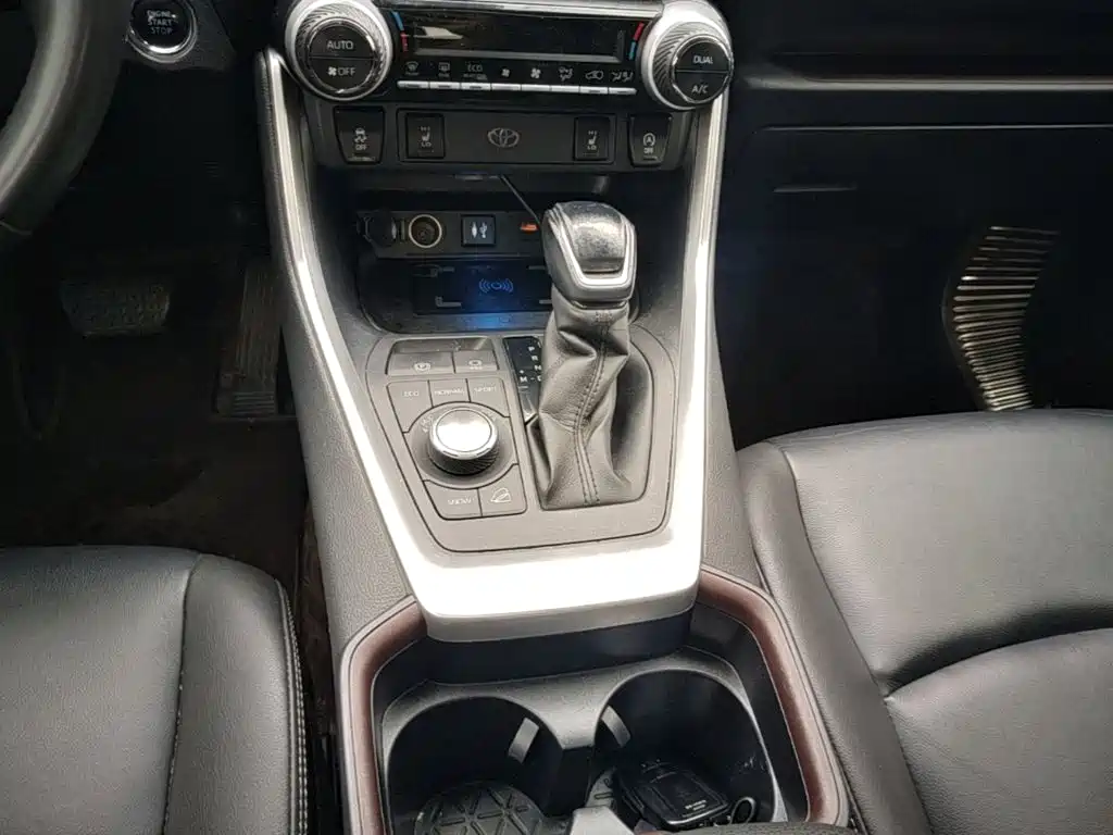 Toyota RAV4 — миниатюра 14