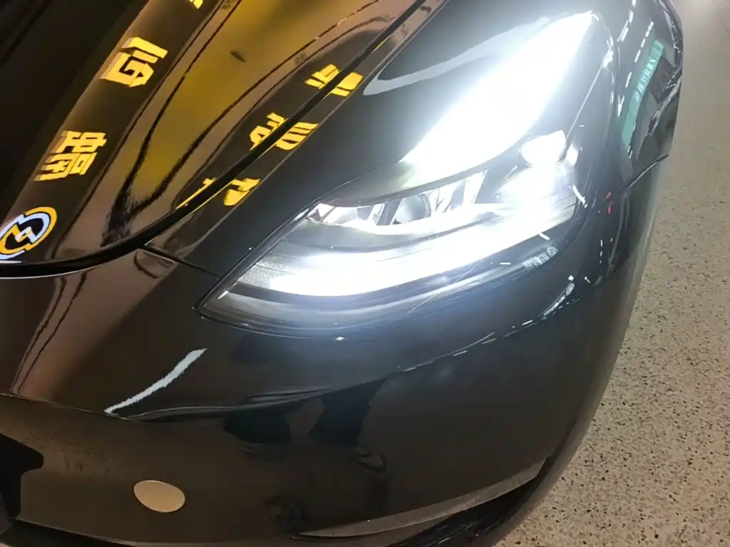 Tesla Model Y — миниатюра 24
