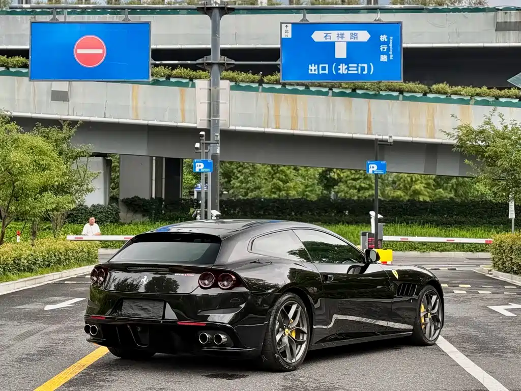 Ferrari GTC4Lusso — миниатюра 7