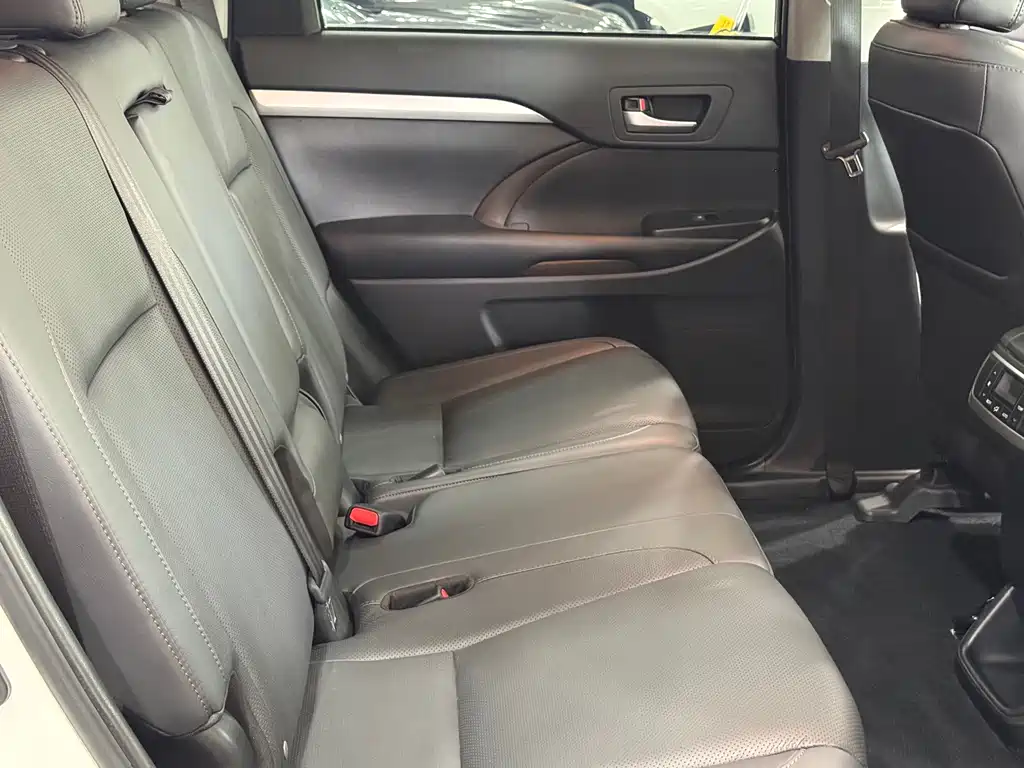 Toyota Highlander — миниатюра 14