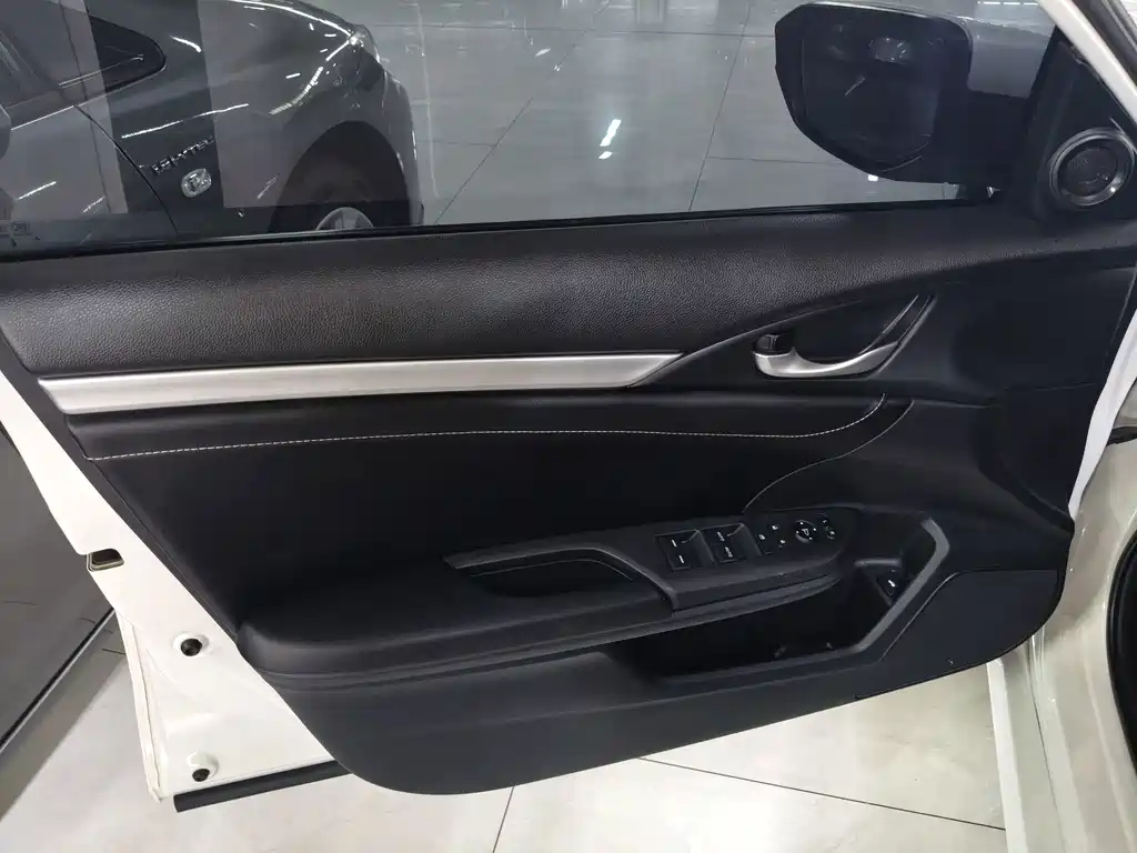 Honda Civic — миниатюра 10