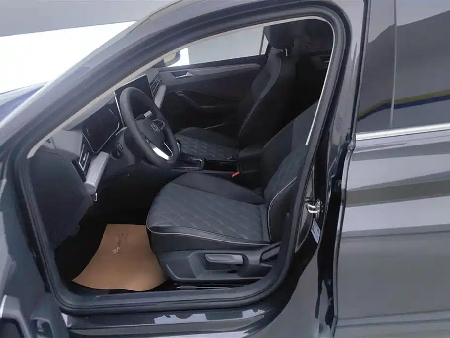 Volkswagen Sagitar 2025 300TSI DSG