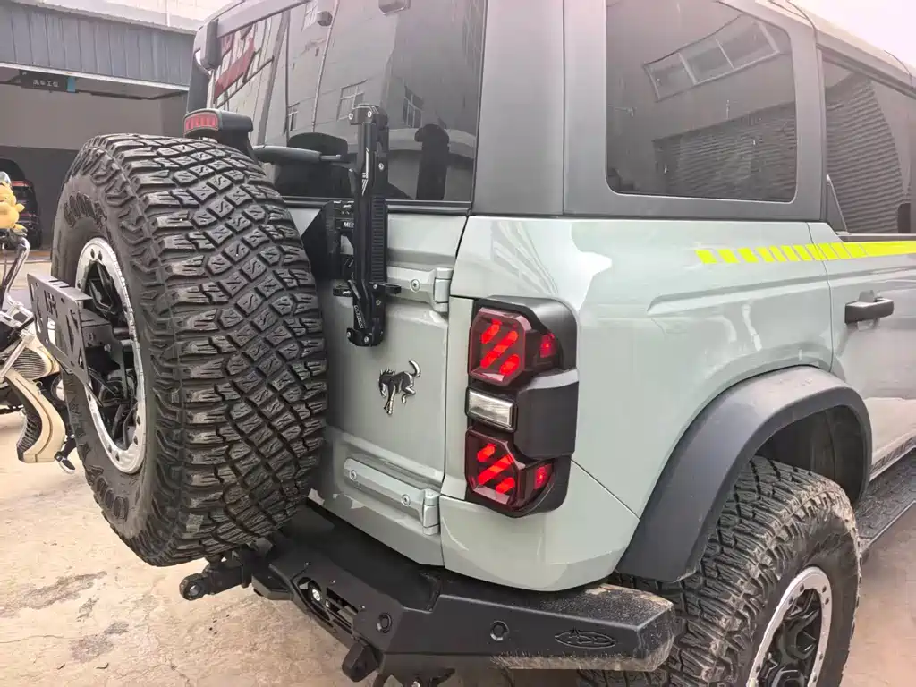 Ford Bronco — миниатюра 3