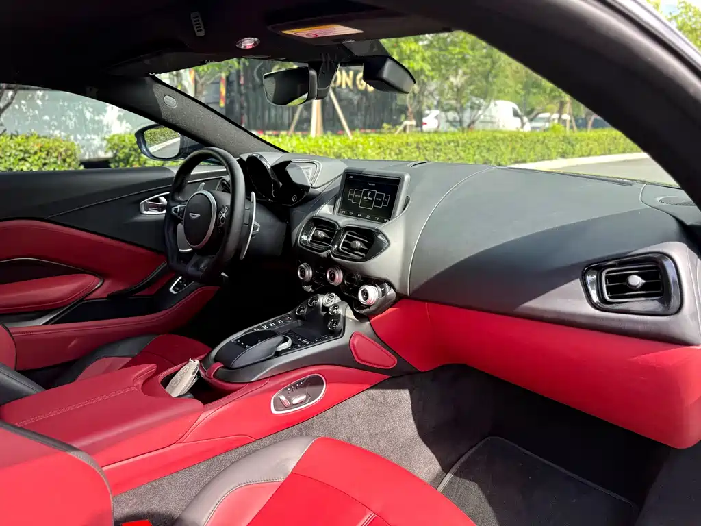 Aston Martin V8 Vantage — миниатюра 6