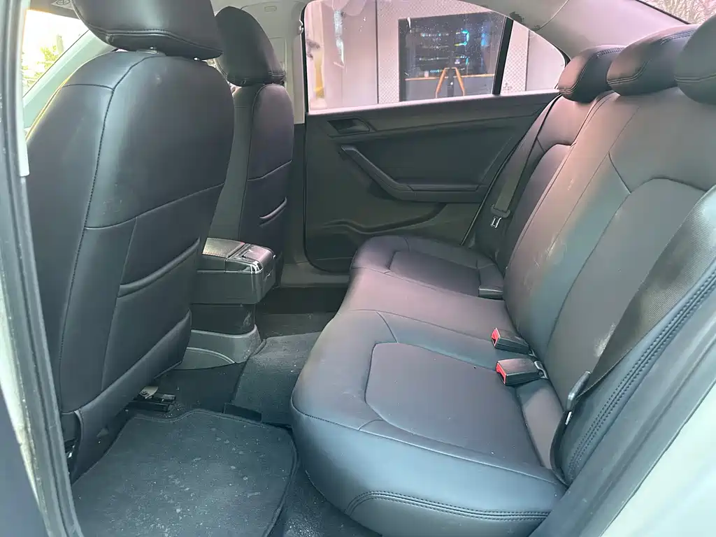 Volkswagen Jetta — миниатюра 11