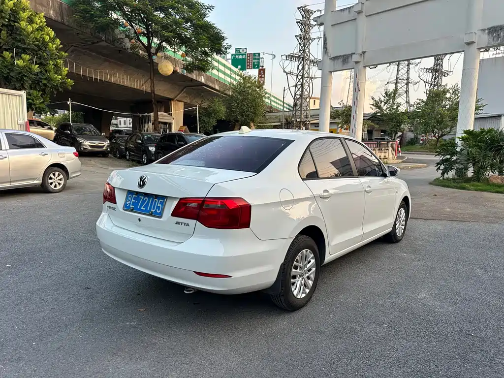 Volkswagen Jetta — миниатюра 4