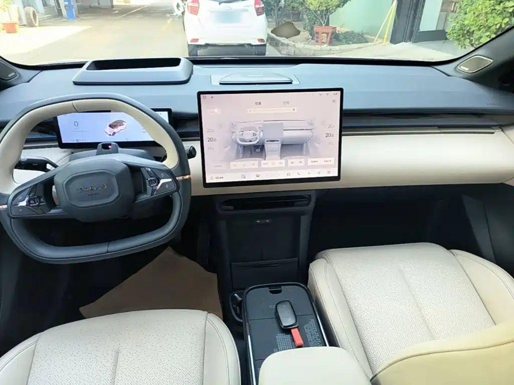 Lynk & Co Z20 — миниатюра 10