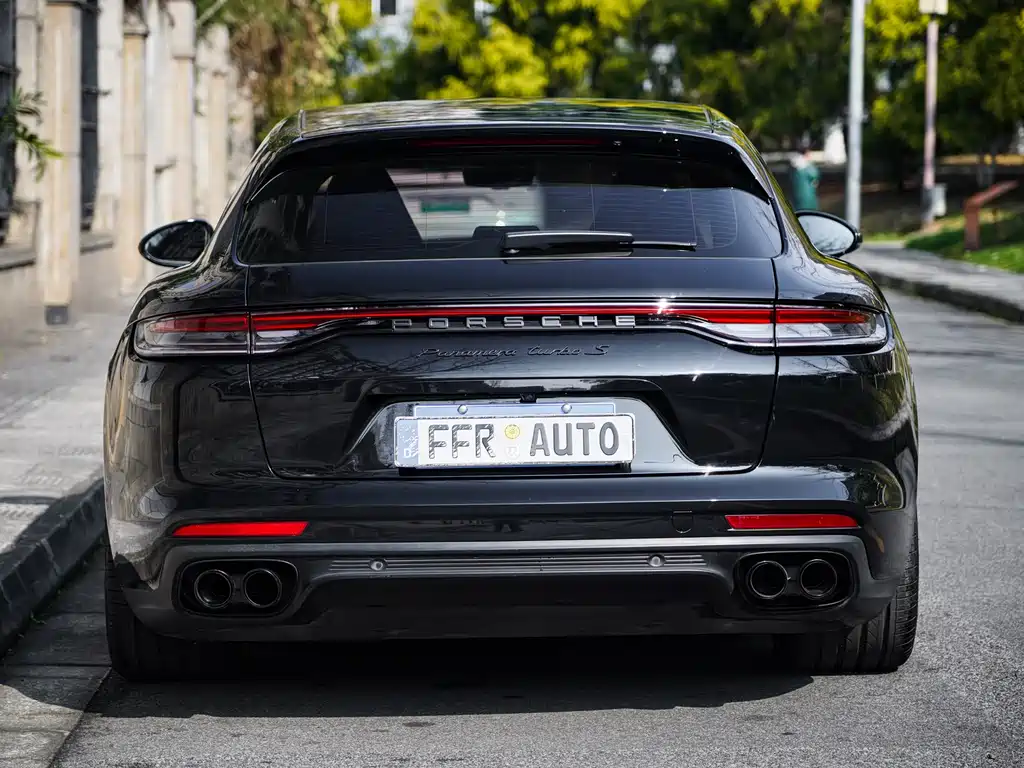 PORSCHE PANAMERA