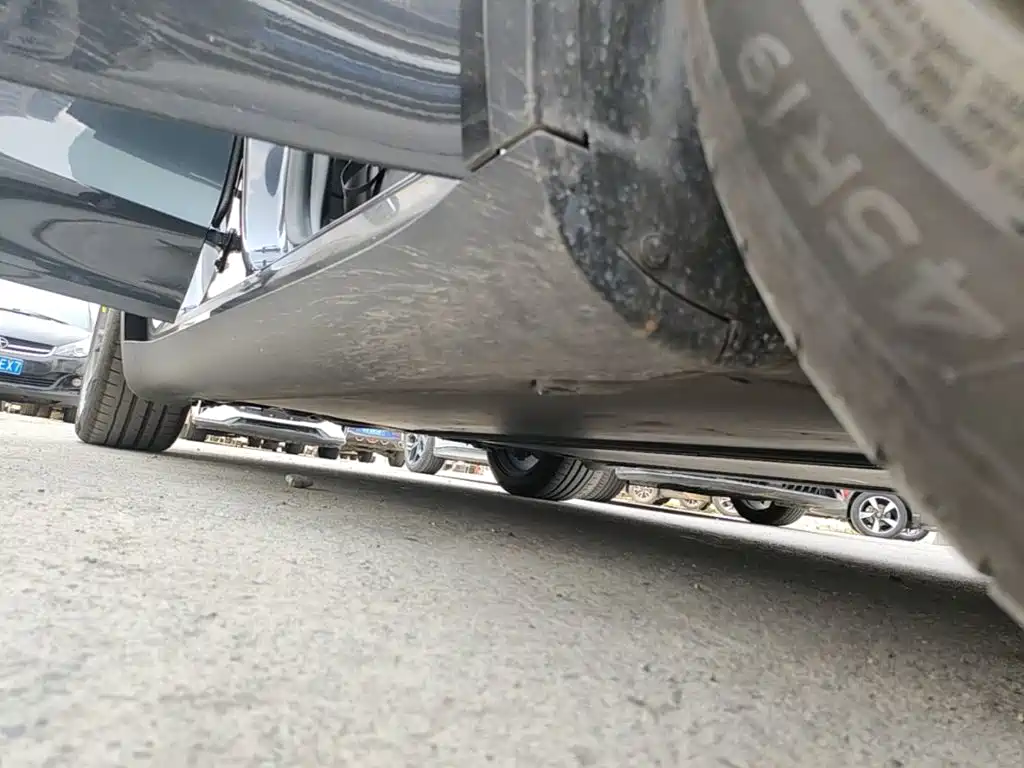 Tesla Model Y — миниатюра 21