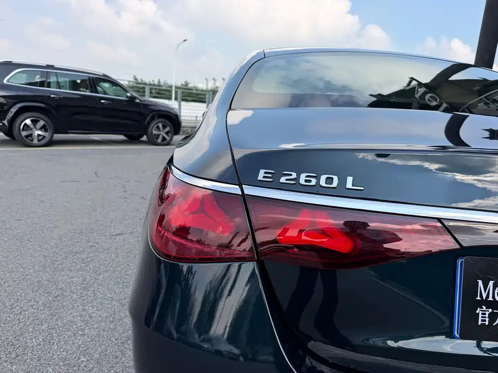 Mercedes-Benz E-Class — миниатюра 13