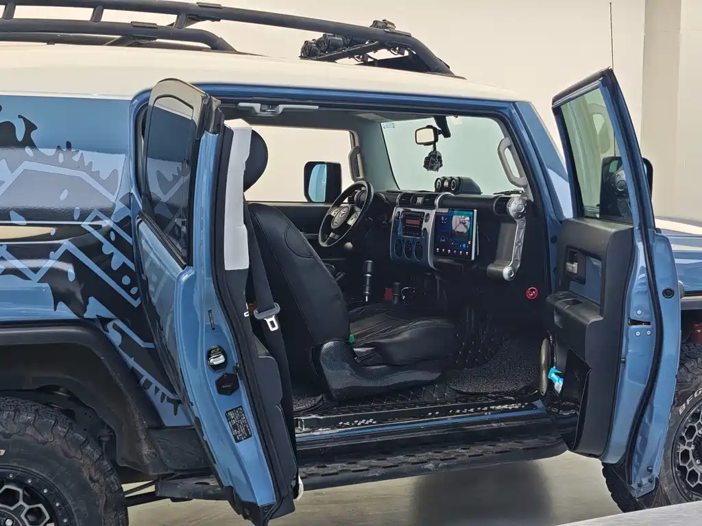 Toyota FJ Cruiser — миниатюра 7