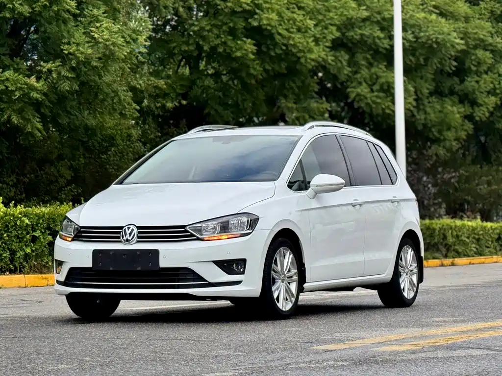 Купить Volkswagen Golf Sportsvan