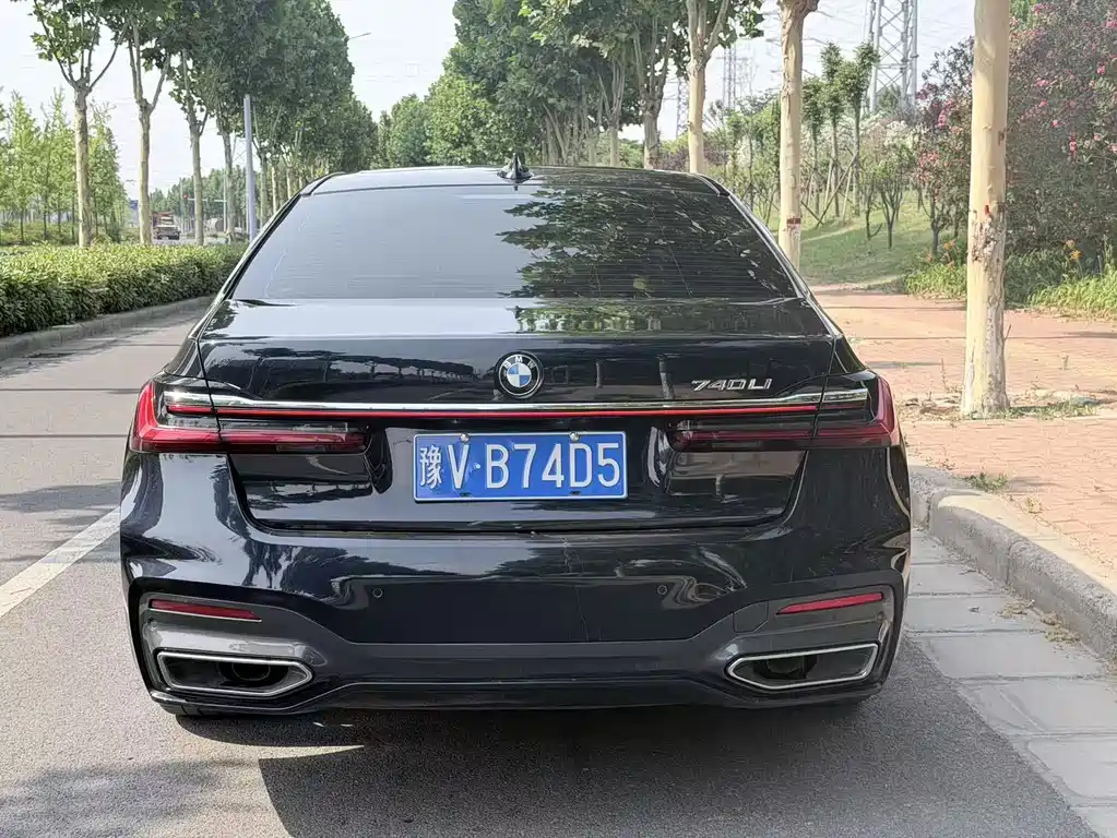BMW 7 Series — миниатюра 8