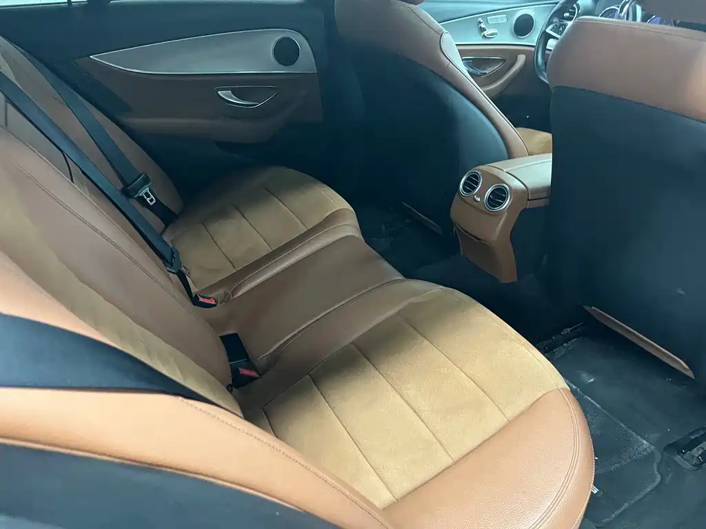 Mercedes-Benz E-Class — миниатюра 6
