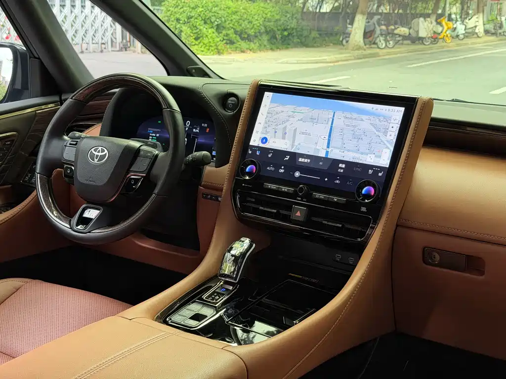 Toyota Alphard — миниатюра 24