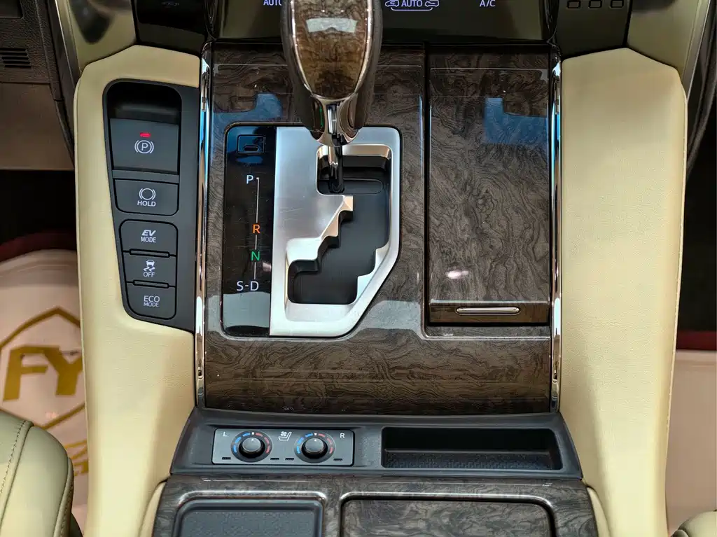 Toyota Vellfire — миниатюра 13