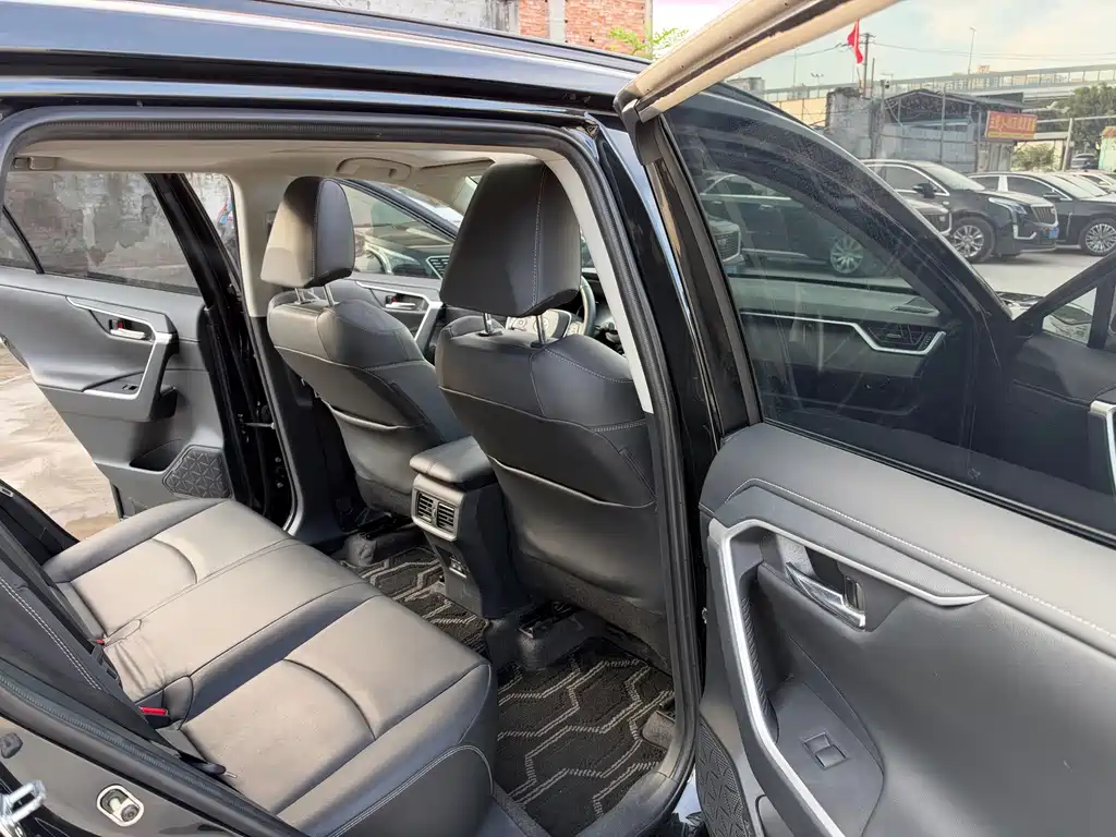 Toyota RAV4 — миниатюра 11