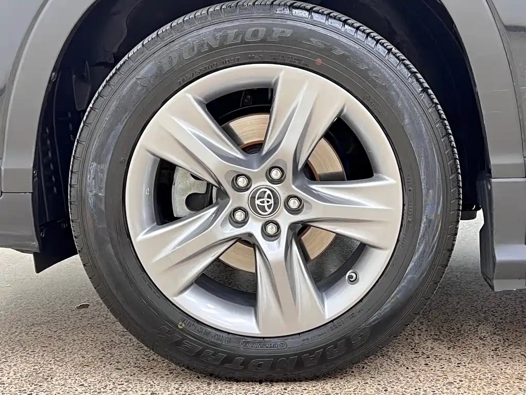 Toyota Highlander 2021 2.0T Luxury 7 мест