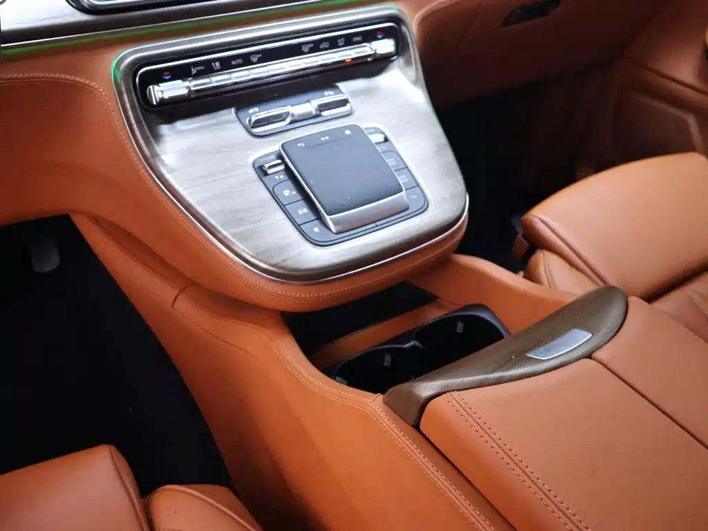 Mercedes-Benz V-Class — миниатюра 12