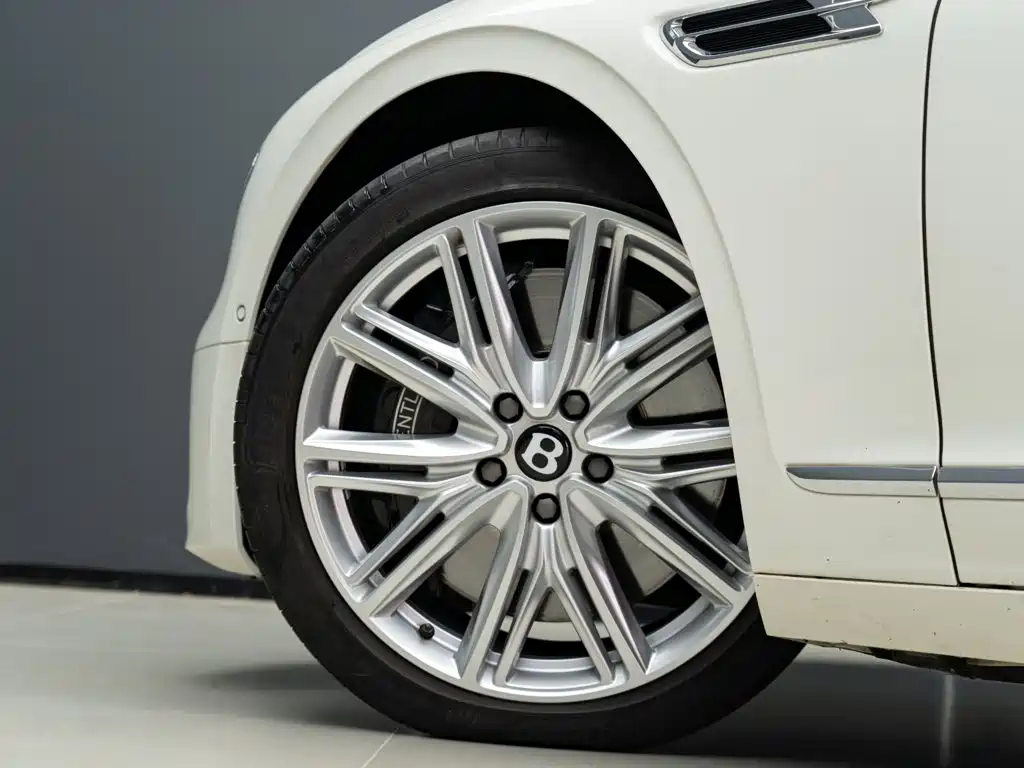 Bentley Flying Spur — миниатюра 6