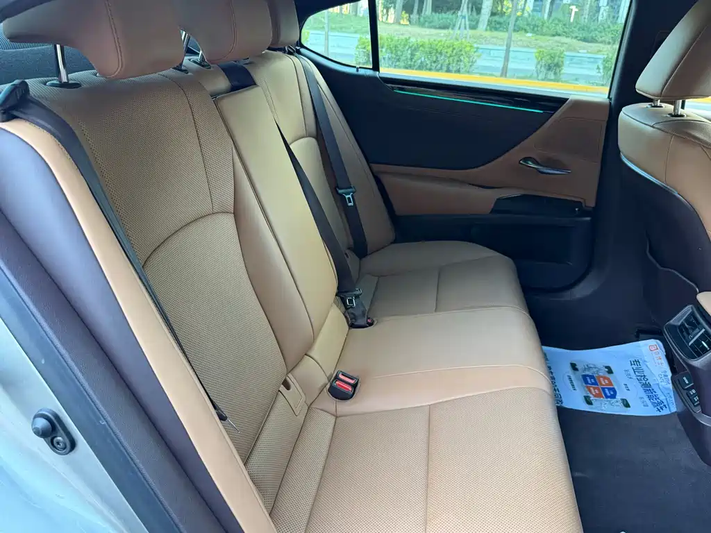 Lexus ES — миниатюра 23