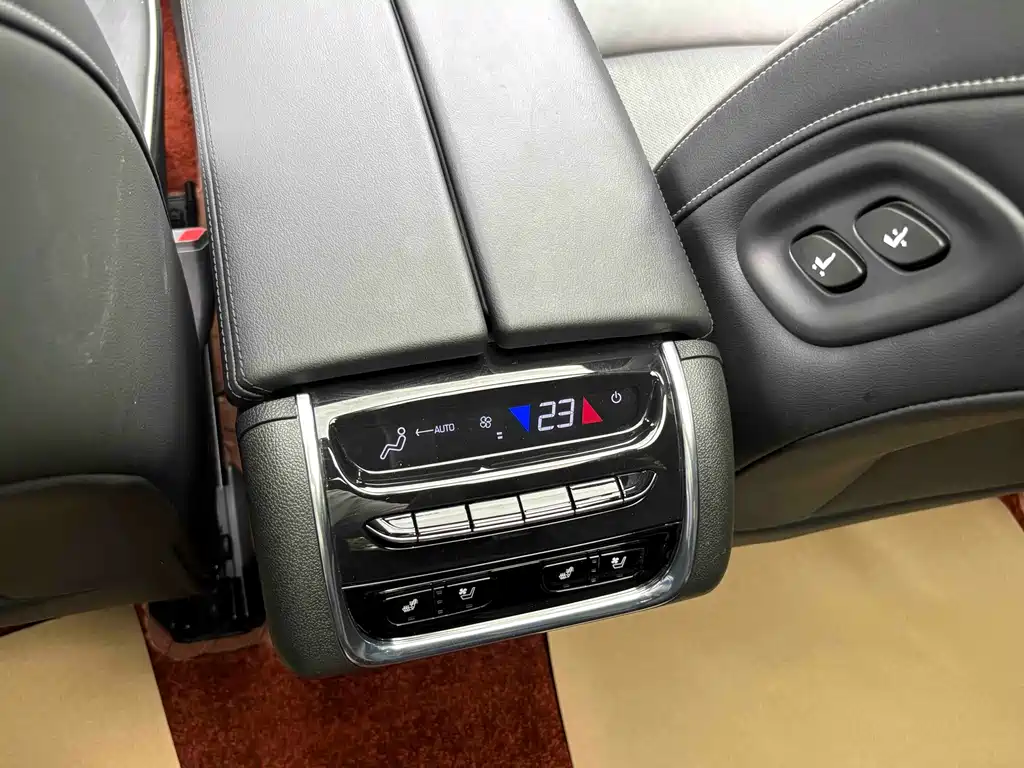 Buick Enclave — миниатюра 15