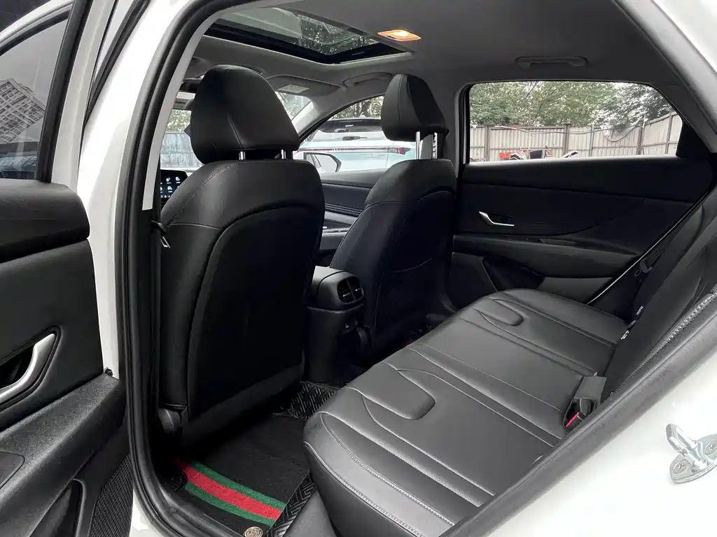 Hyundai Elantra — миниатюра 8